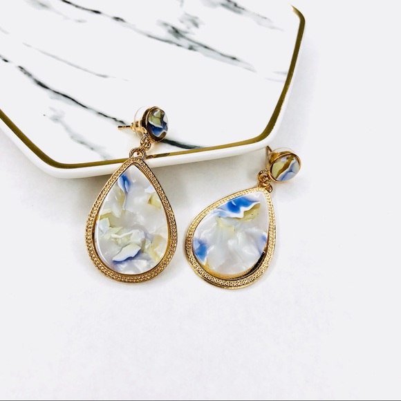 AVA MARBLE ACRYLIC GOLD DROP EARRINGS BLUE WHITE - Picture 4 of 5
